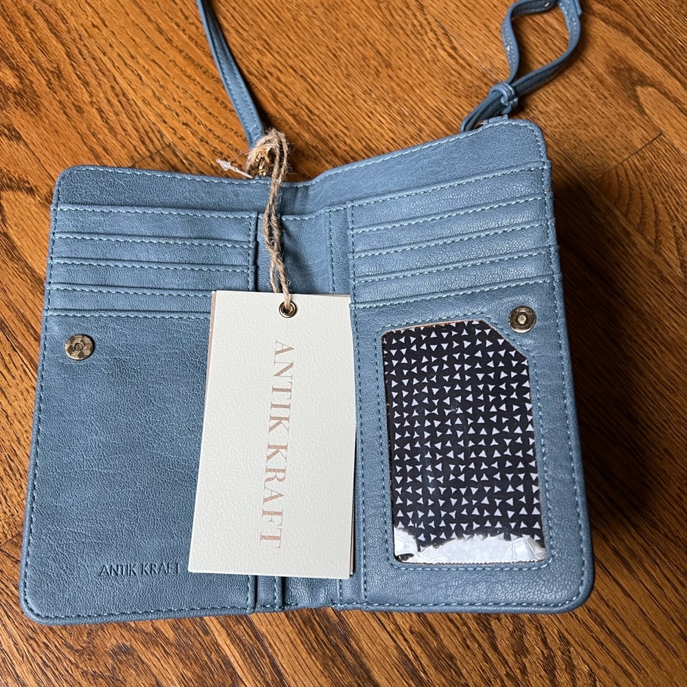 Wallet crossbody in blue